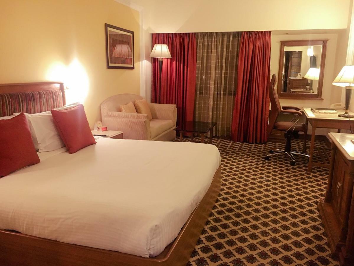 Hotel The Suryaa 5*